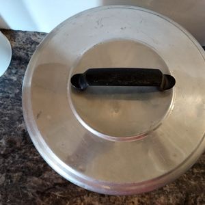 Vintage cake carrier